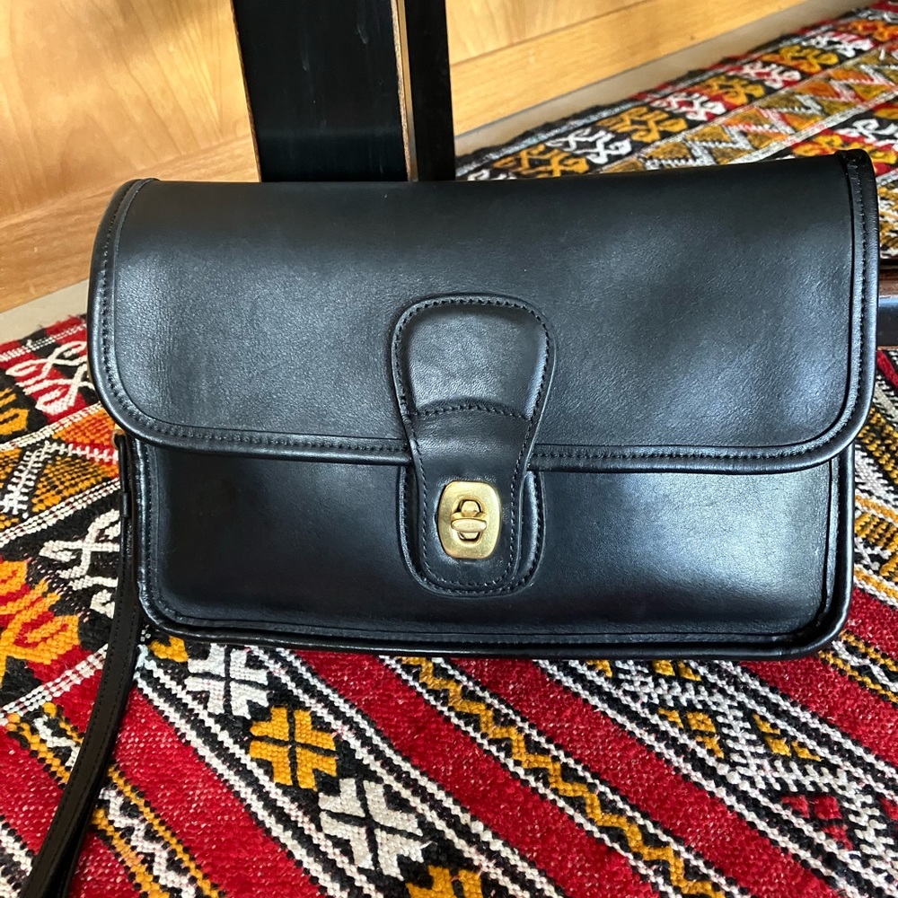 Vintage Coach 80’s Turnlock Clutch #9832 In Black Leather